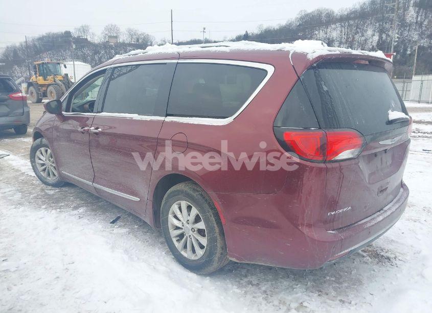 Photo 3 of 2018 Chrysler Pacifica TOURING L (VIN 2C4RC1BG2JR131582)