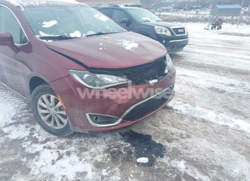 Photo 6 of 2018 Chrysler Pacifica TOURING L (VIN 2C4RC1BG2JR131582)