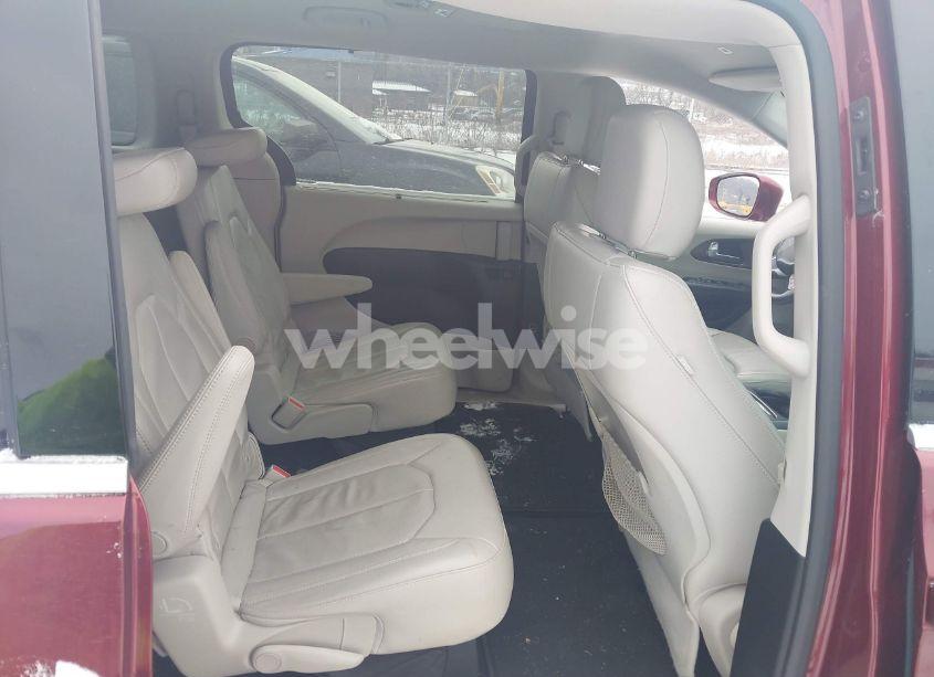 Photo 8 of 2018 Chrysler Pacifica TOURING L (VIN 2C4RC1BG2JR131582)