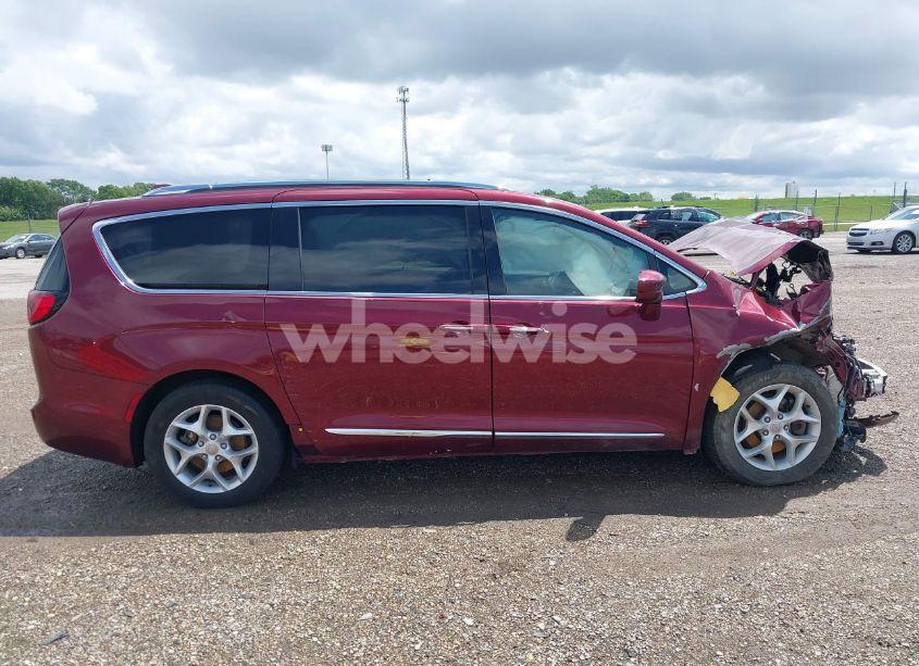 Photo 13 of 2018 Chrysler Pacifica TOURING L (VIN 2C4RC1BG2JR158779)