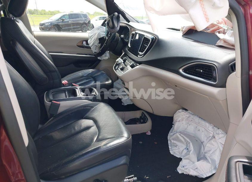 Photo 5 of 2018 Chrysler Pacifica TOURING L (VIN 2C4RC1BG2JR158779)