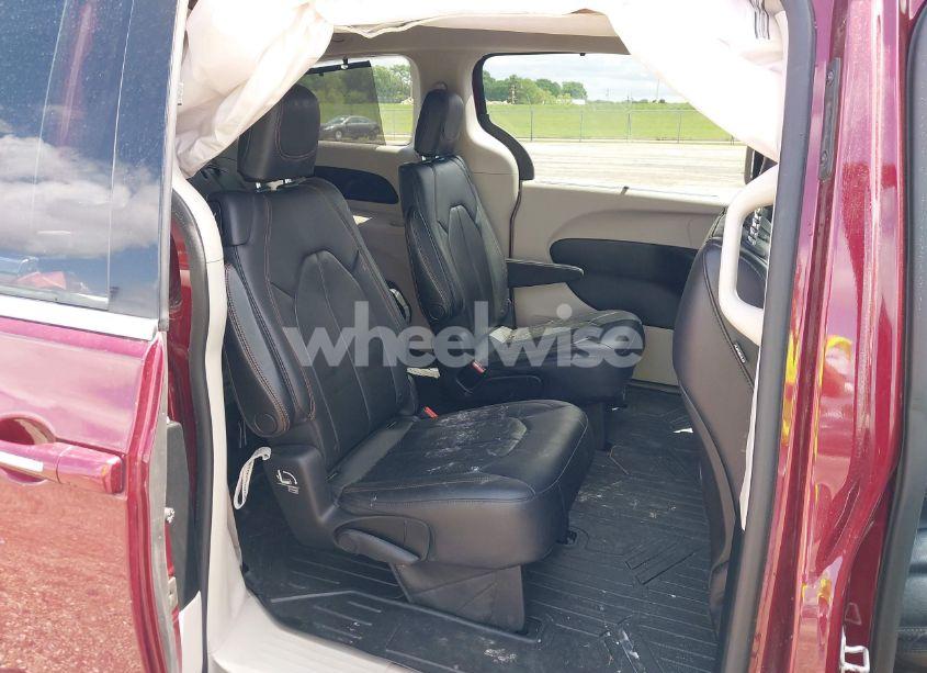 Photo 8 of 2018 Chrysler Pacifica TOURING L (VIN 2C4RC1BG2JR158779)