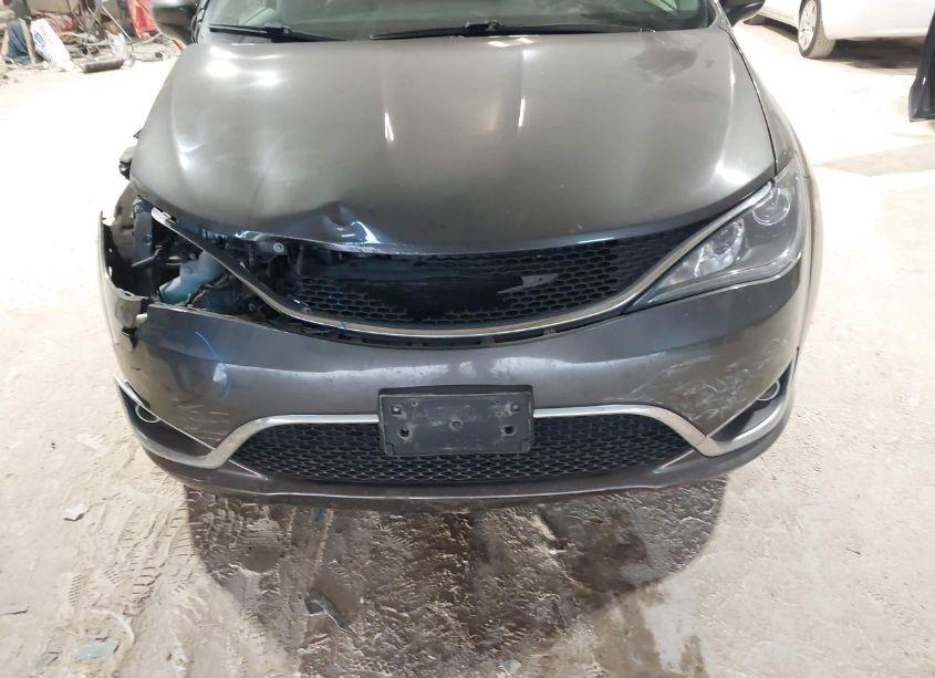 Photo 12 of 2018 Chrysler Pacifica TOURING L (VIN 2C4RC1BG2JR214400)