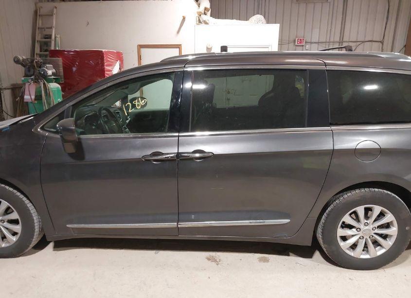 Photo 14 of 2018 Chrysler Pacifica TOURING L (VIN 2C4RC1BG2JR214400)