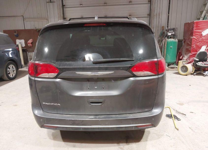 Photo 16 of 2018 Chrysler Pacifica TOURING L (VIN 2C4RC1BG2JR214400)