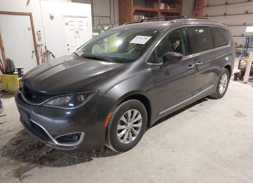 Photo 2 of 2018 Chrysler Pacifica TOURING L (VIN 2C4RC1BG2JR214400)