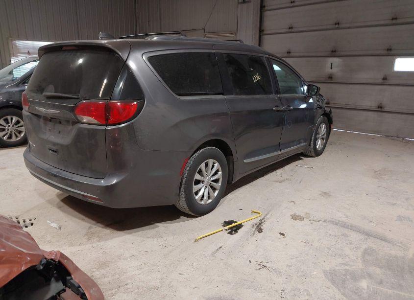 Photo 4 of 2018 Chrysler Pacifica TOURING L (VIN 2C4RC1BG2JR214400)