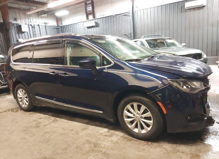 Photo 14 of 2018 Chrysler Pacifica TOURING L (VIN 2C4RC1BG2JR217894)