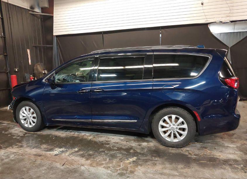 Photo 15 of 2018 Chrysler Pacifica TOURING L (VIN 2C4RC1BG2JR217894)