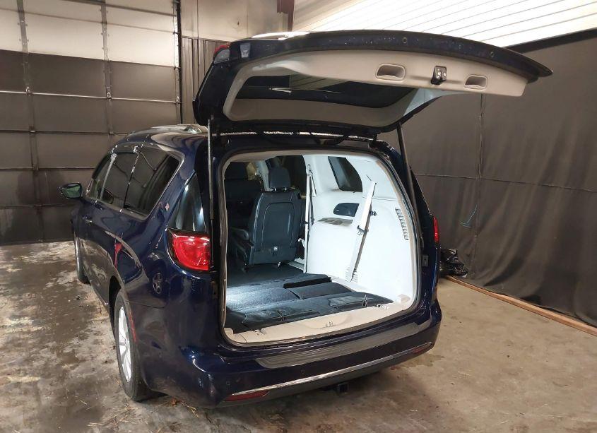 Photo 3 of 2018 Chrysler Pacifica TOURING L (VIN 2C4RC1BG2JR217894)