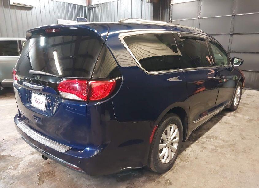 Photo 4 of 2018 Chrysler Pacifica TOURING L (VIN 2C4RC1BG2JR217894)