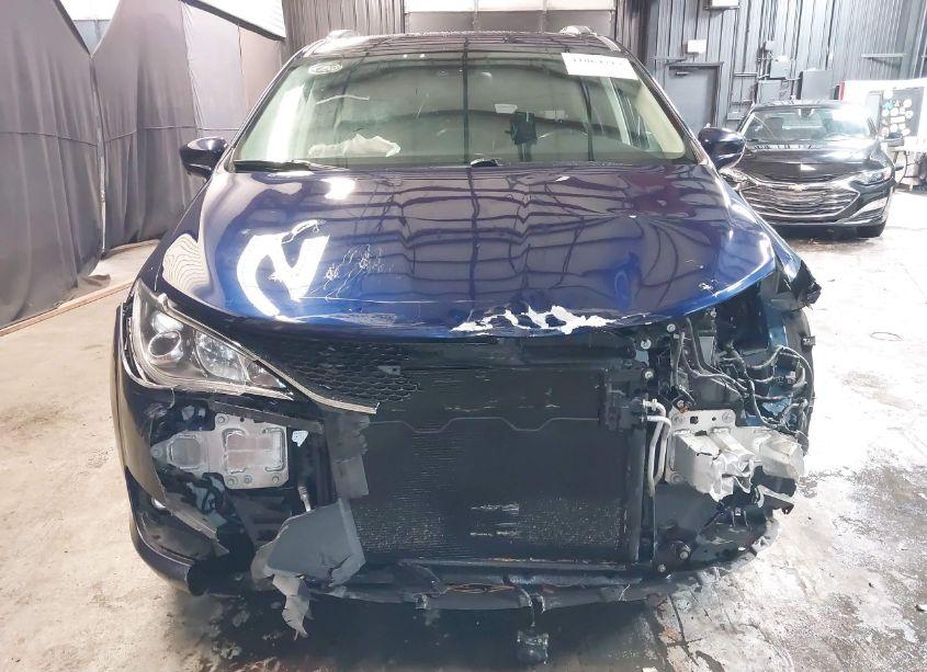 Photo 6 of 2018 Chrysler Pacifica TOURING L (VIN 2C4RC1BG2JR217894)