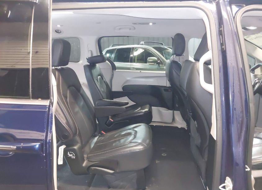 Photo 8 of 2018 Chrysler Pacifica TOURING L (VIN 2C4RC1BG2JR217894)