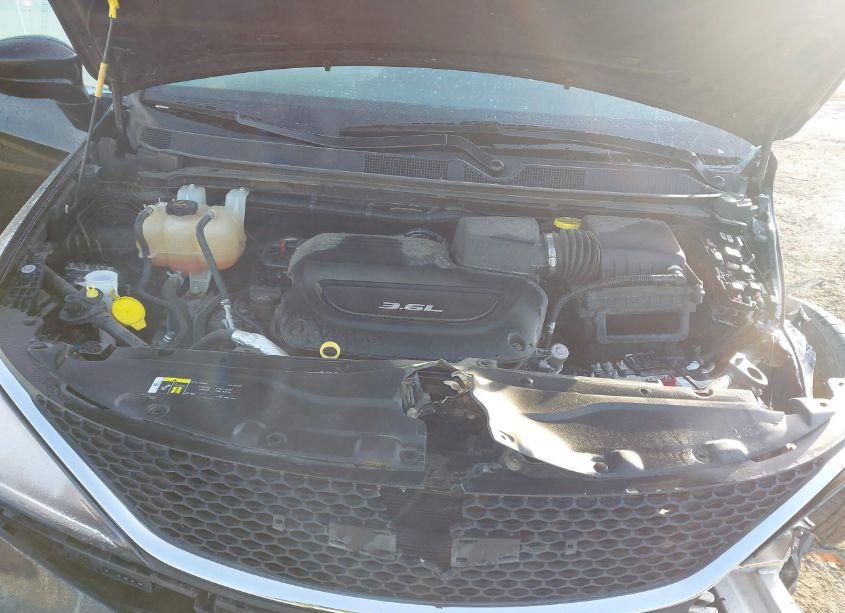 Photo 10 of 2018 Chrysler Pacifica TOURING L (VIN 2C4RC1BG2JR253892)