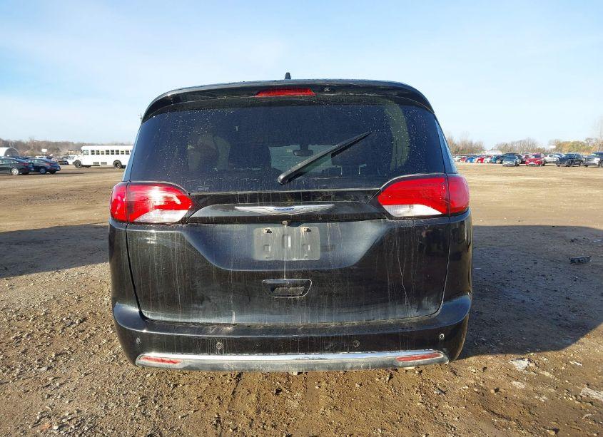 Photo 16 of 2018 Chrysler Pacifica TOURING L (VIN 2C4RC1BG2JR253892)