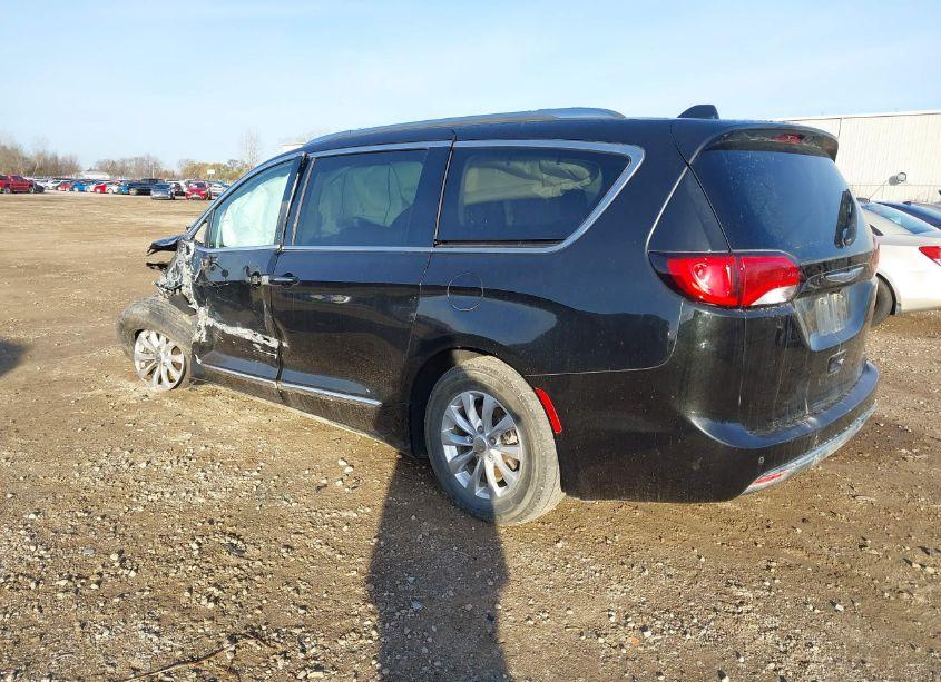 Photo 3 of 2018 Chrysler Pacifica TOURING L (VIN 2C4RC1BG2JR253892)