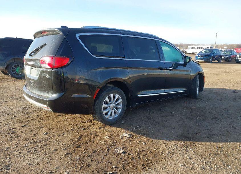 Photo 4 of 2018 Chrysler Pacifica TOURING L (VIN 2C4RC1BG2JR253892)