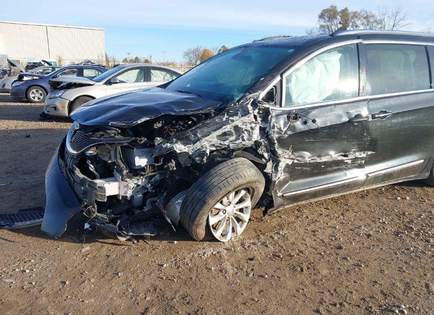 Photo 6 of 2018 Chrysler Pacifica TOURING L (VIN 2C4RC1BG2JR253892)