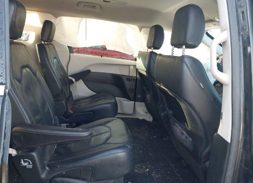 Photo 8 of 2018 Chrysler Pacifica TOURING L (VIN 2C4RC1BG2JR253892)