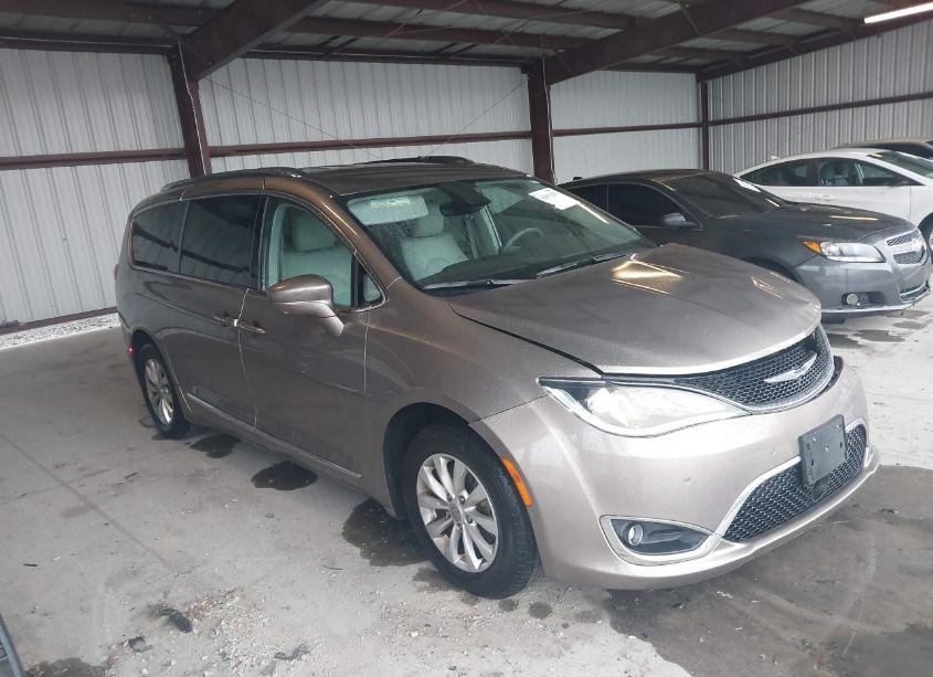 2018 Chrysler Pacifica TOURING L (VIN 2C4RC1BG2JR262849) main photo