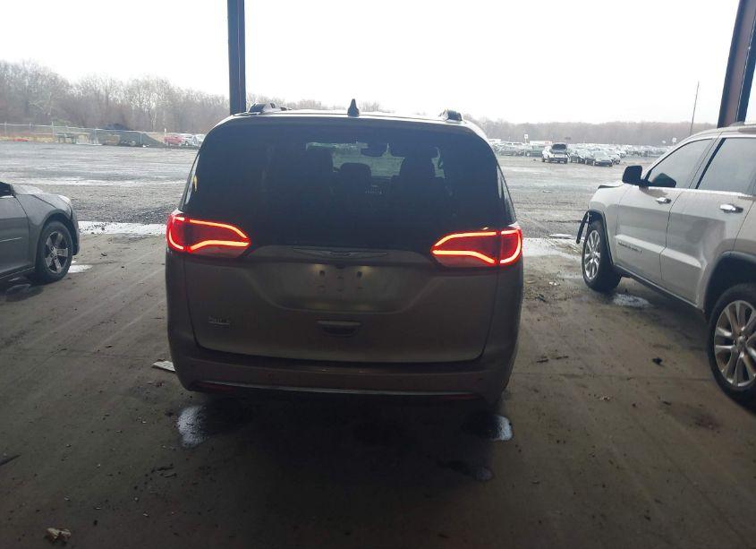 Photo 16 of 2018 Chrysler Pacifica TOURING L (VIN 2C4RC1BG2JR262849)