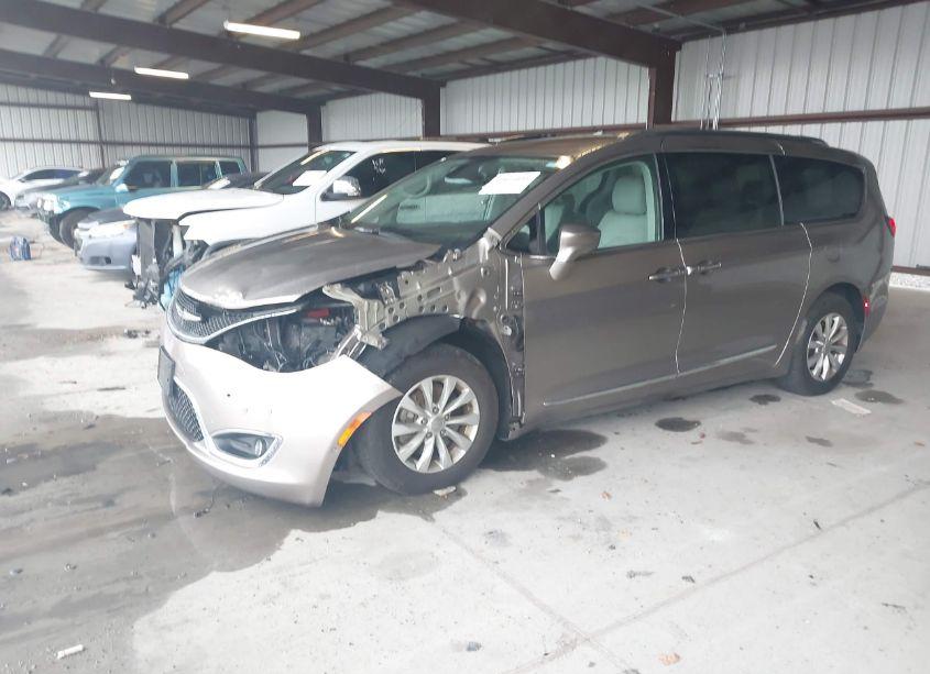 Photo 2 of 2018 Chrysler Pacifica TOURING L (VIN 2C4RC1BG2JR262849)