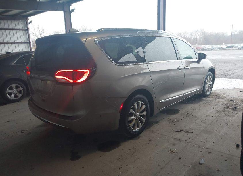 Photo 4 of 2018 Chrysler Pacifica TOURING L (VIN 2C4RC1BG2JR262849)