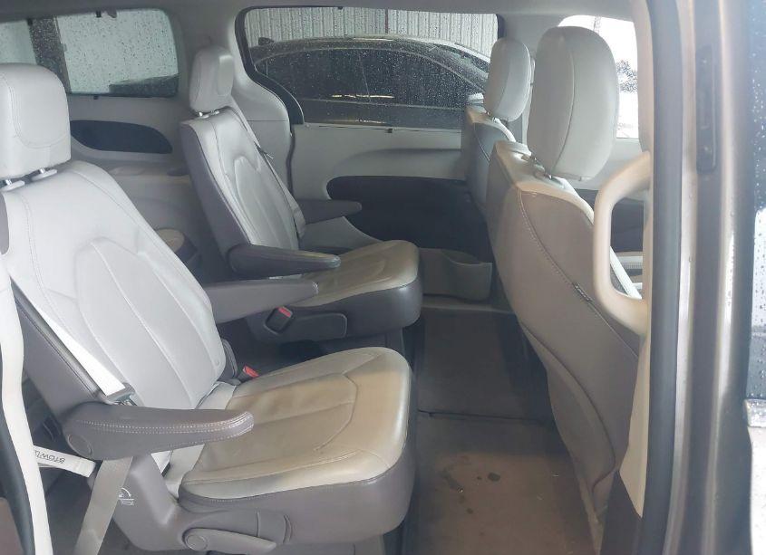 Photo 8 of 2018 Chrysler Pacifica TOURING L (VIN 2C4RC1BG2JR262849)