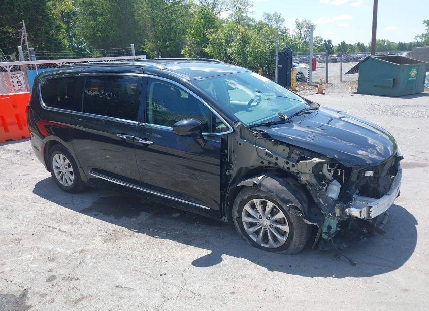 2018 Chrysler Pacifica TOURING L (VIN 2C4RC1BG2JR280316) main photo