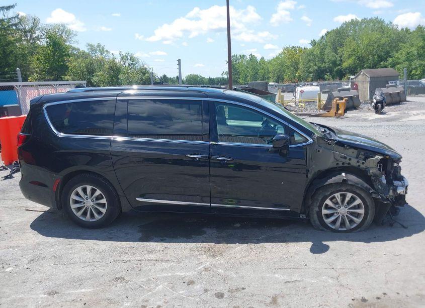 Photo 13 of 2018 Chrysler Pacifica TOURING L (VIN 2C4RC1BG2JR280316)