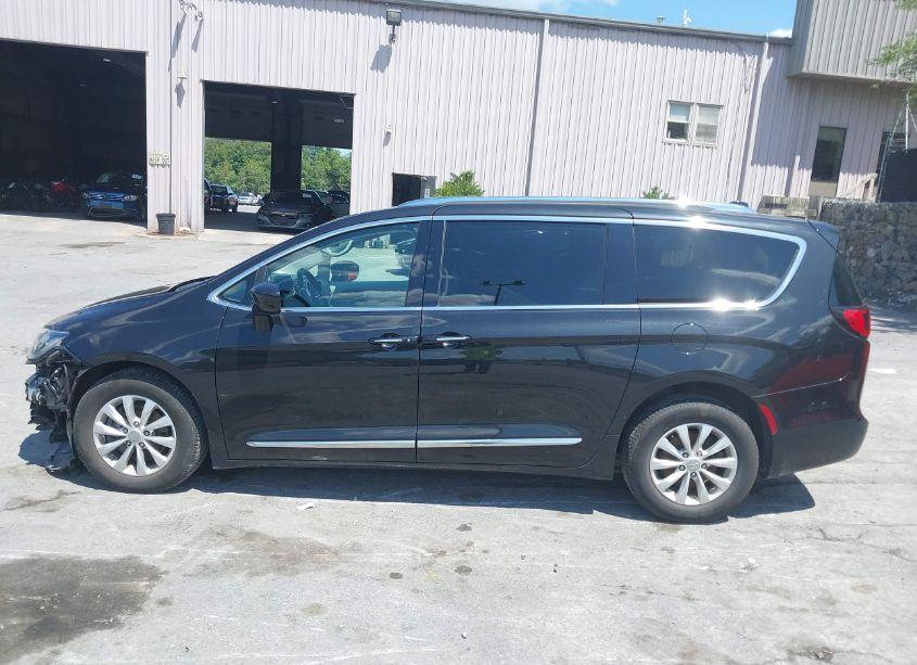 Photo 14 of 2018 Chrysler Pacifica TOURING L (VIN 2C4RC1BG2JR280316)