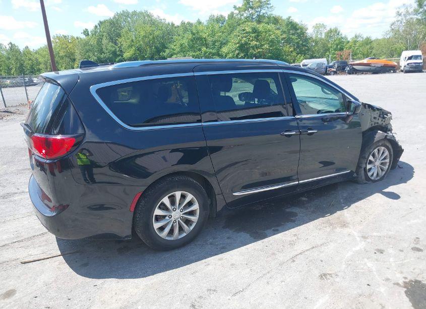 Photo 4 of 2018 Chrysler Pacifica TOURING L (VIN 2C4RC1BG2JR280316)