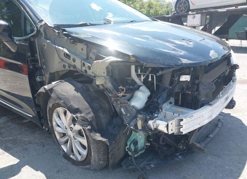 Photo 6 of 2018 Chrysler Pacifica TOURING L (VIN 2C4RC1BG2JR280316)