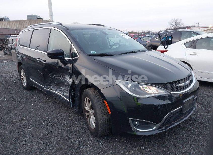 2019 Chrysler Pacifica TOURING L (VIN 2C4RC1BG2KR526198) main photo