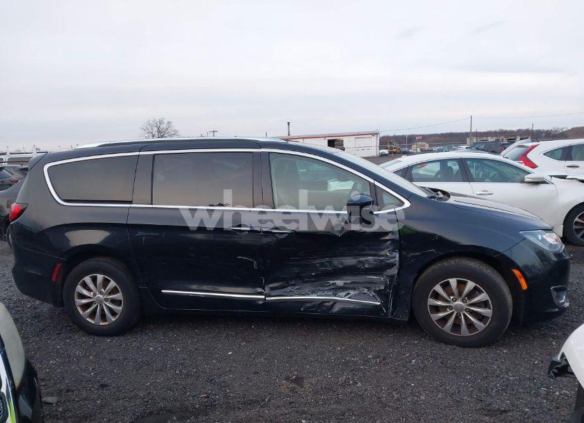 Photo 13 of 2019 Chrysler Pacifica TOURING L (VIN 2C4RC1BG2KR526198)