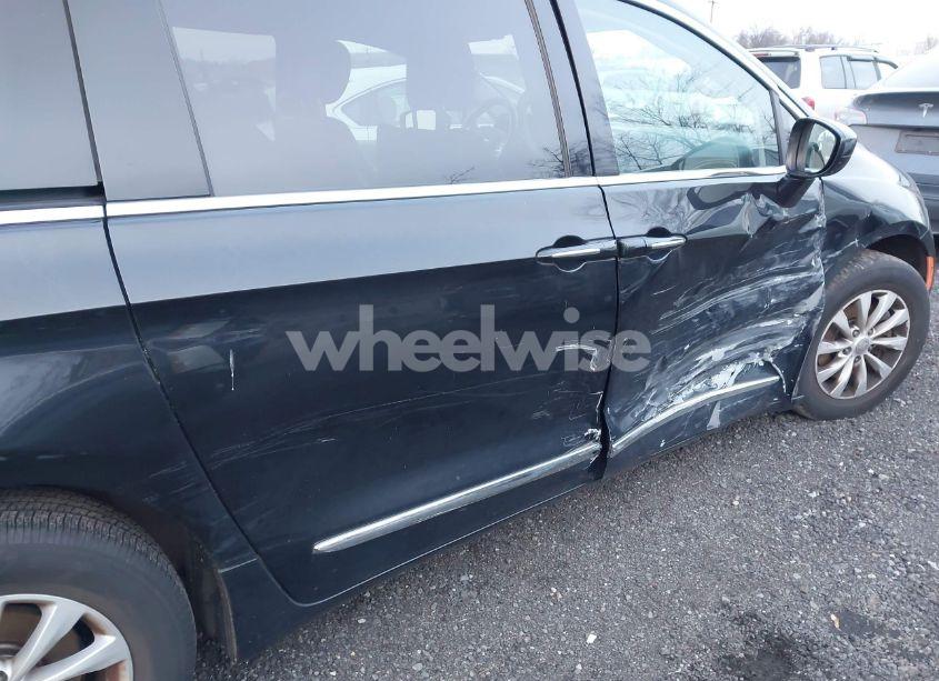 Photo 17 of 2019 Chrysler Pacifica TOURING L (VIN 2C4RC1BG2KR526198)