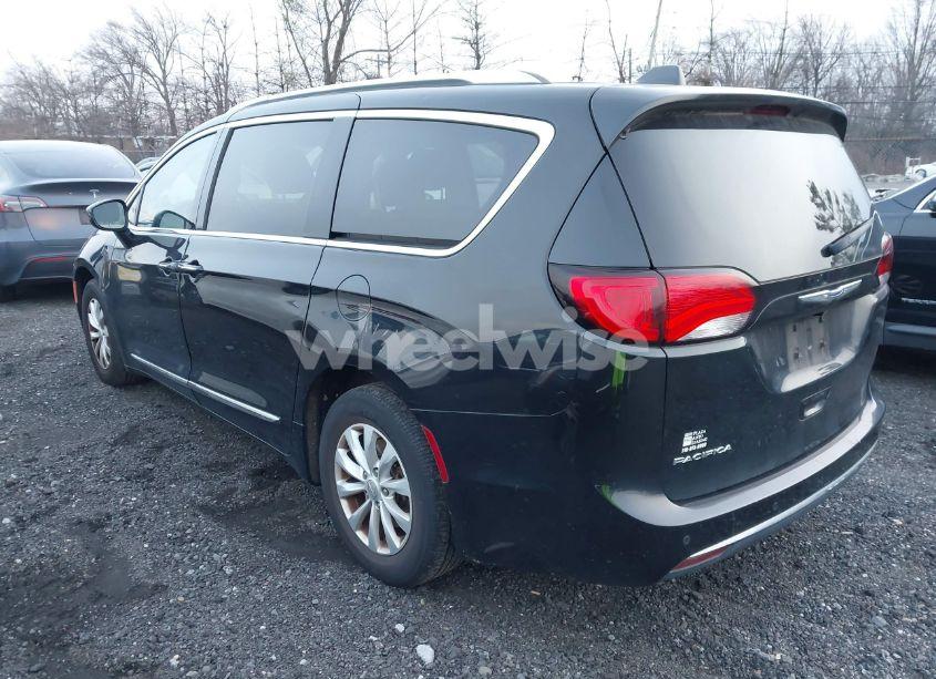 Photo 3 of 2019 Chrysler Pacifica TOURING L (VIN 2C4RC1BG2KR526198)