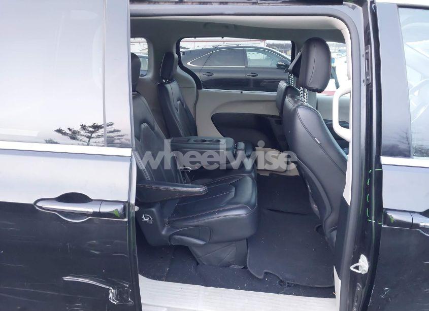 Photo 8 of 2019 Chrysler Pacifica TOURING L (VIN 2C4RC1BG2KR526198)