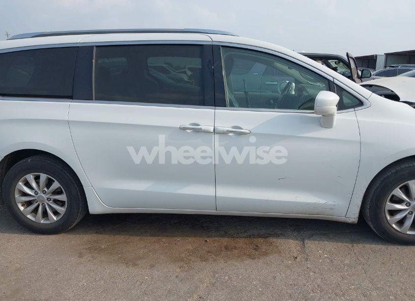 Photo 13 of 2019 Chrysler Pacifica TOURING L (VIN 2C4RC1BG2KR609002)