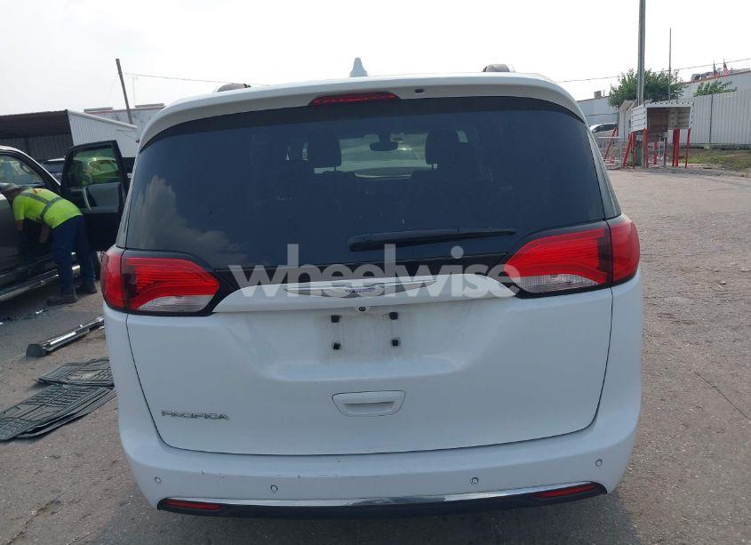 Photo 16 of 2019 Chrysler Pacifica TOURING L (VIN 2C4RC1BG2KR609002)