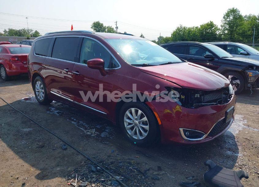 2019 Chrysler Pacifica TOURING L (VIN 2C4RC1BG2KR721332) main photo