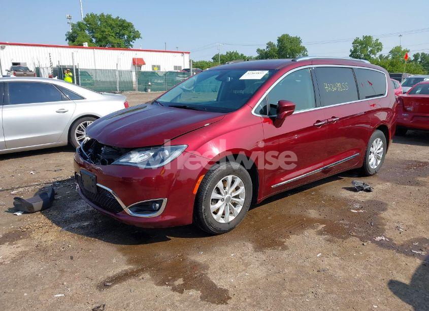 Photo 2 of 2019 Chrysler Pacifica TOURING L (VIN 2C4RC1BG2KR721332)