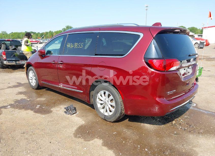 Photo 3 of 2019 Chrysler Pacifica TOURING L (VIN 2C4RC1BG2KR721332)