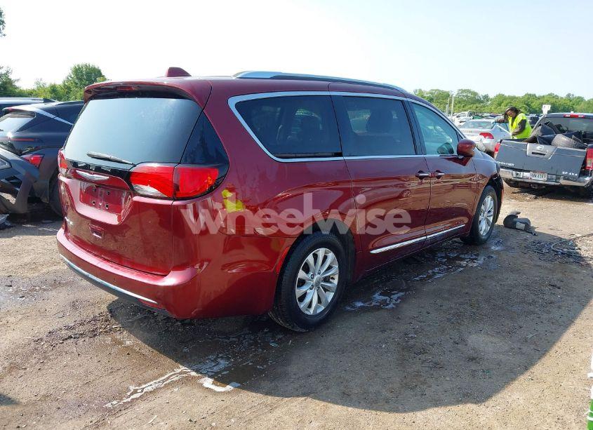 Photo 4 of 2019 Chrysler Pacifica TOURING L (VIN 2C4RC1BG2KR721332)