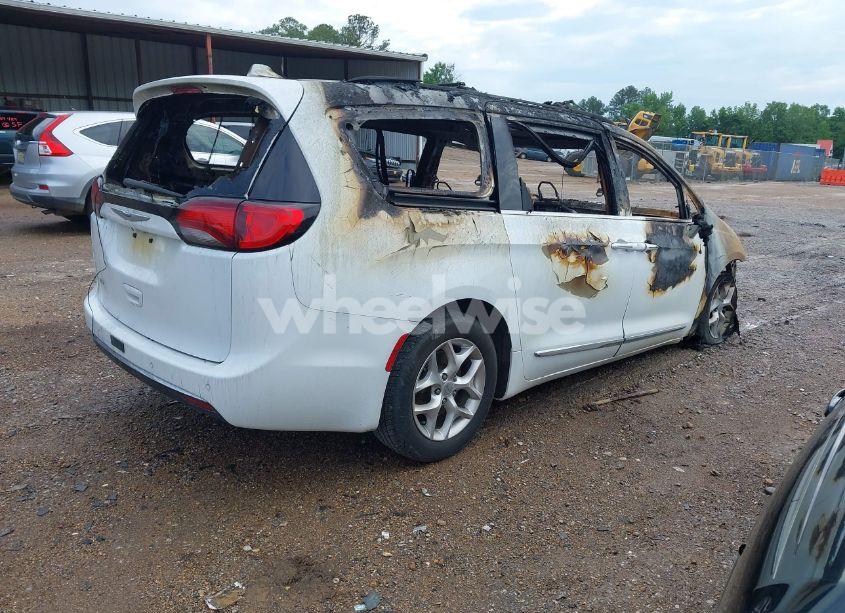 Photo 4 of 2020 Chrysler Pacifica TOURING L (VIN 2C4RC1BG2LR115935)