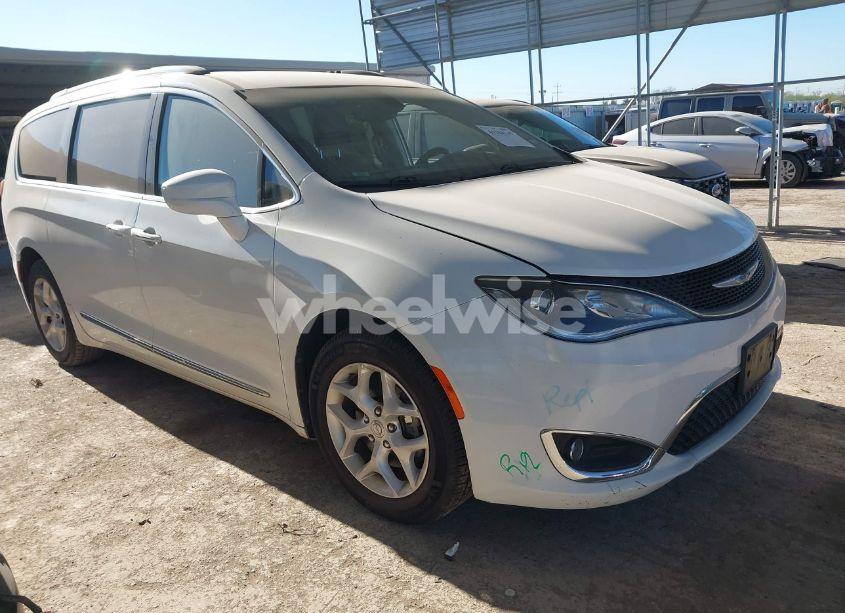 2020 Chrysler Pacifica TOURING L (VIN 2C4RC1BG2LR117913) main photo