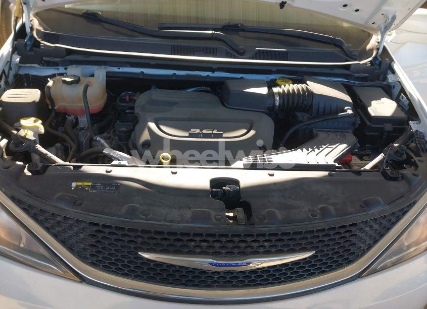 Photo 10 of 2020 Chrysler Pacifica TOURING L (VIN 2C4RC1BG2LR117913)