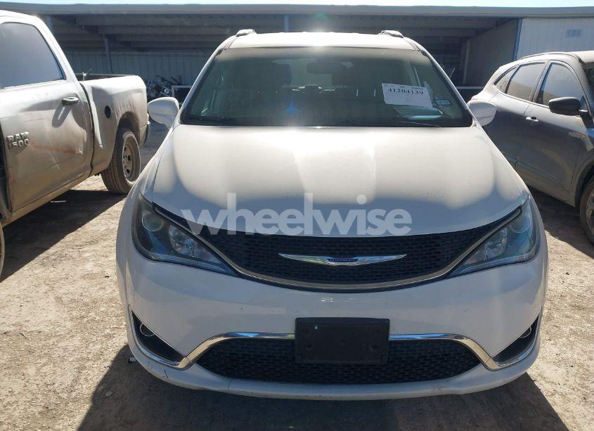 Photo 12 of 2020 Chrysler Pacifica TOURING L (VIN 2C4RC1BG2LR117913)