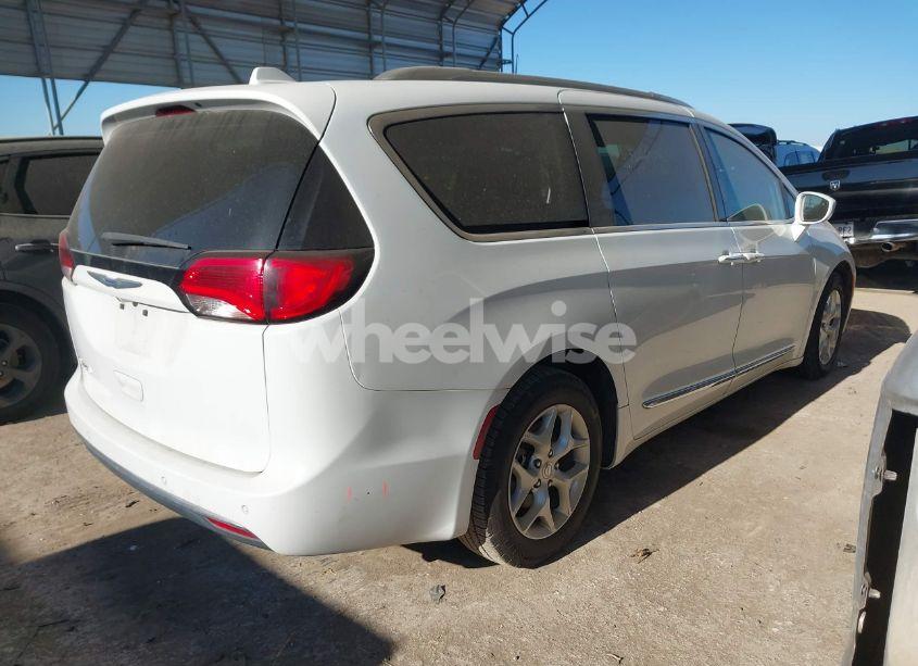 Photo 4 of 2020 Chrysler Pacifica TOURING L (VIN 2C4RC1BG2LR117913)