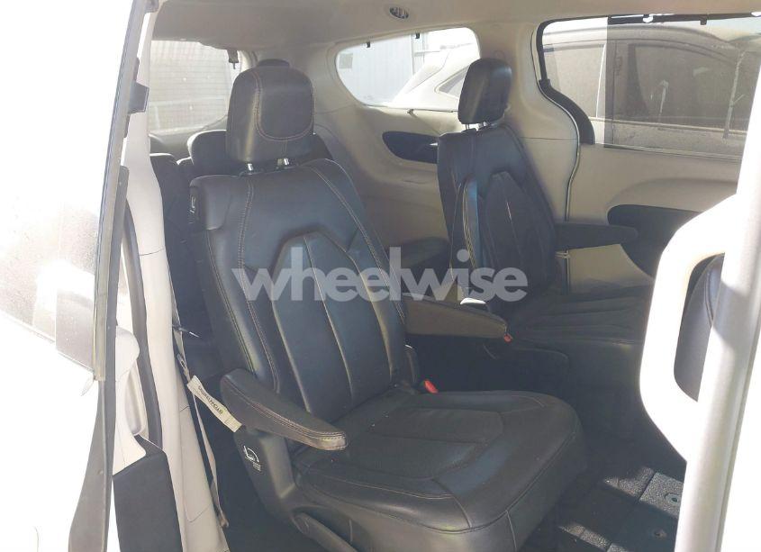 Photo 8 of 2020 Chrysler Pacifica TOURING L (VIN 2C4RC1BG2LR117913)